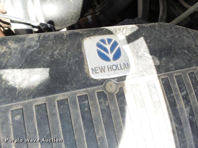 image for item DB1305 2005 New Holland CR960 combine