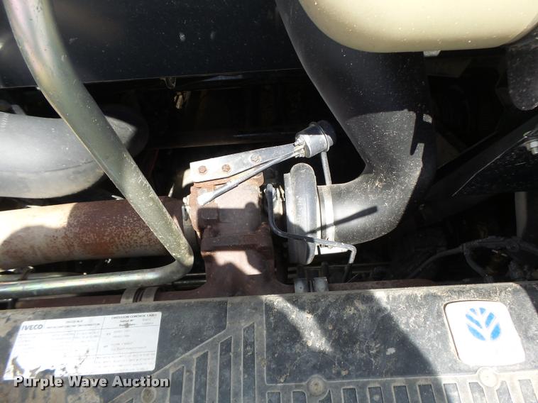 image for item DB1305 2005 New Holland CR960 combine