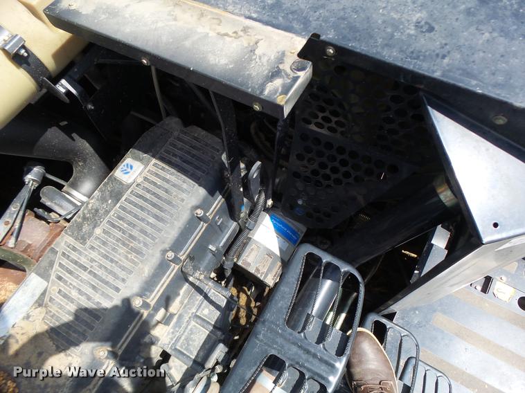 image for item DB1305 2005 New Holland CR960 combine