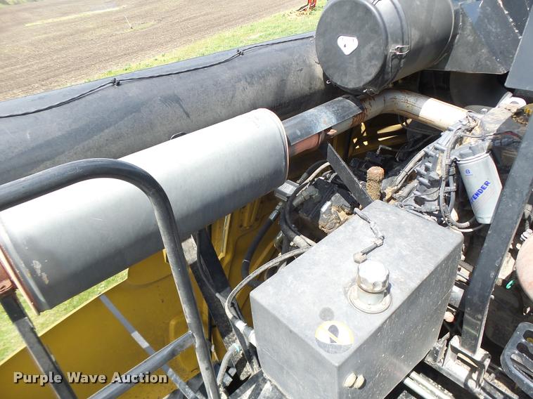 image for item DB1305 2005 New Holland CR960 combine