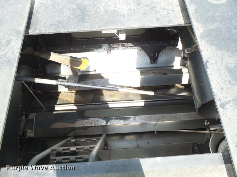 image for item DB1305 2005 New Holland CR960 combine