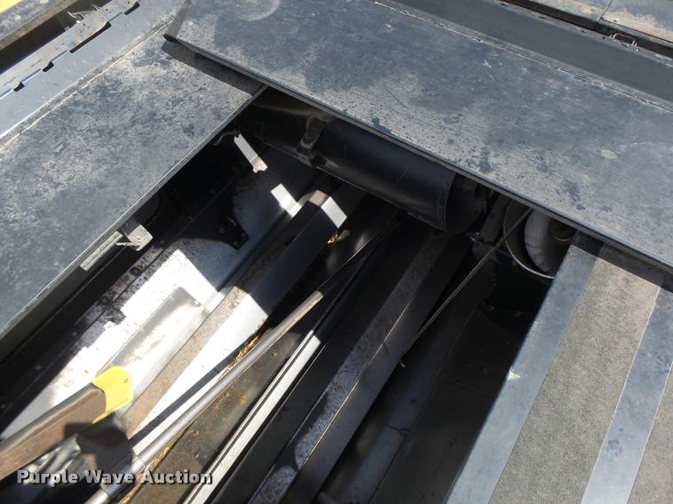 image for item DB1305 2005 New Holland CR960 combine