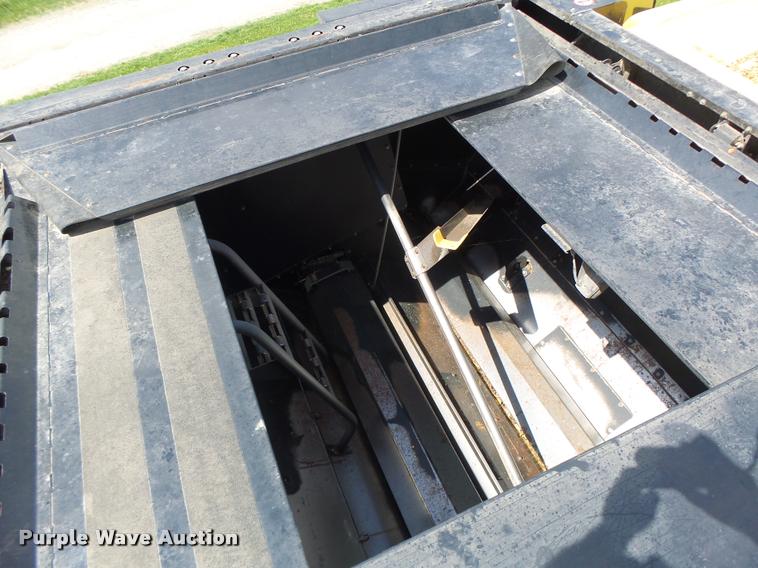 image for item DB1305 2005 New Holland CR960 combine