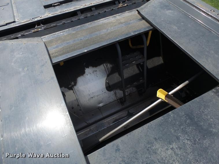 image for item DB1305 2005 New Holland CR960 combine