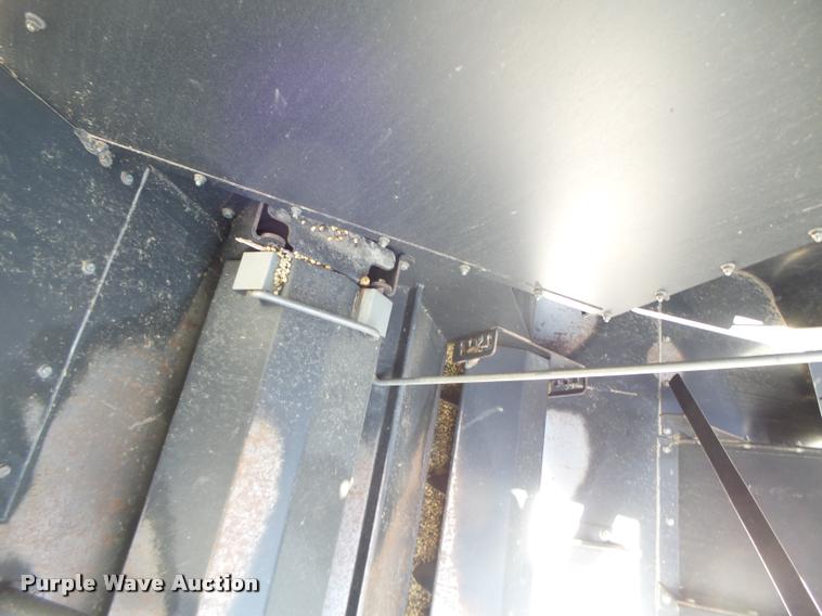 image for item DB1305 2005 New Holland CR960 combine