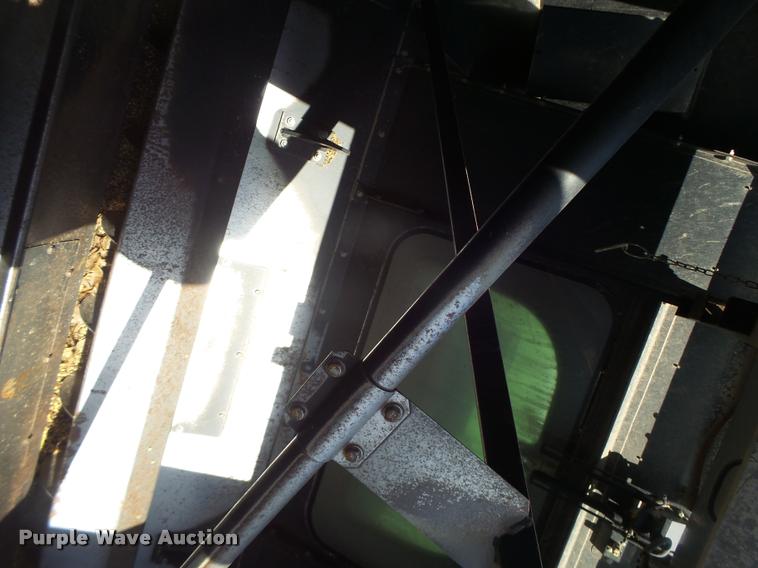 image for item DB1305 2005 New Holland CR960 combine