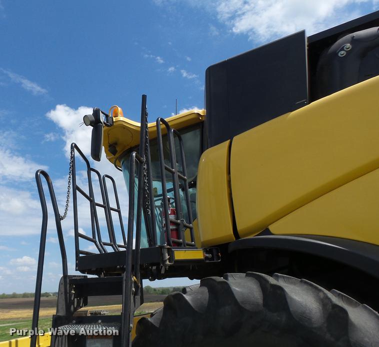 image for item DB1305 2005 New Holland CR960 combine