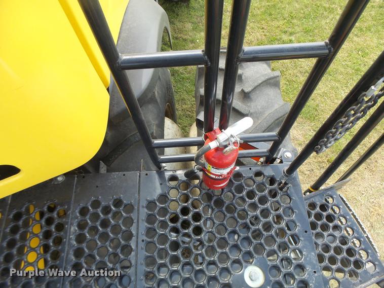 image for item DB1305 2005 New Holland CR960 combine