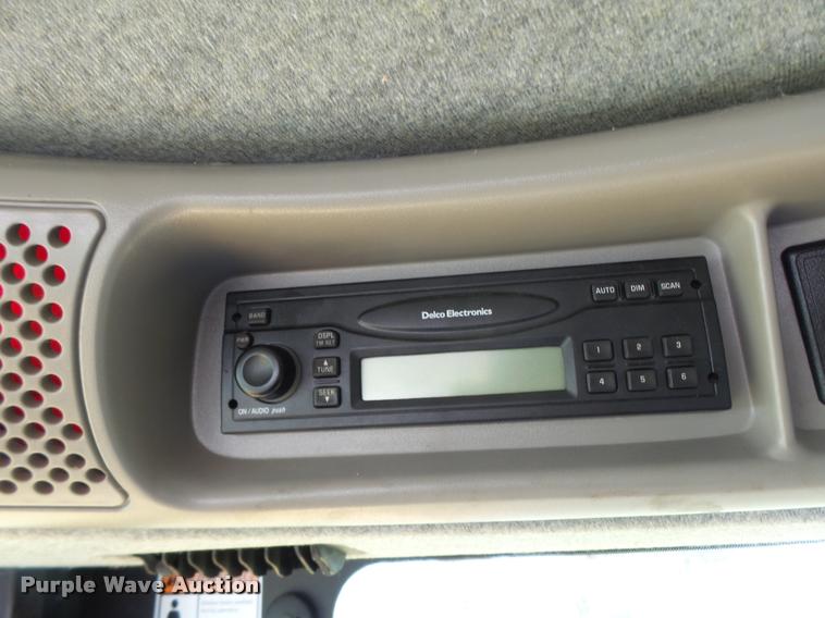 image for item DB1305 2005 New Holland CR960 combine