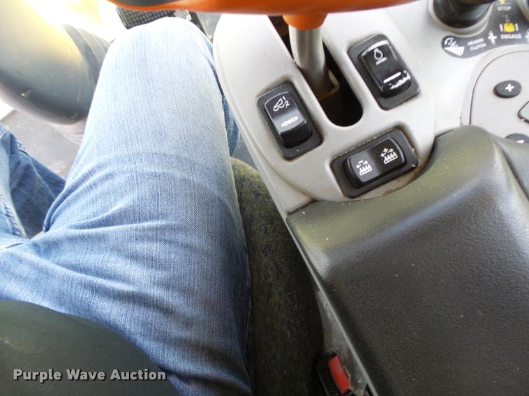 image for item DB1305 2005 New Holland CR960 combine