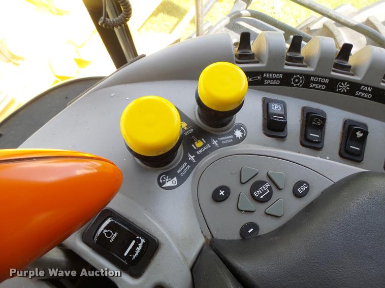 image for item DB1305 2005 New Holland CR960 combine