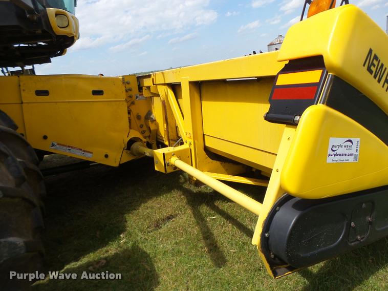 image for item DB1306 2001 New Holland 96C corn head