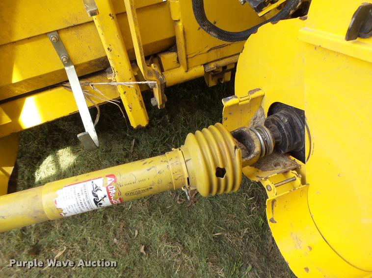 image for item DB1306 2001 New Holland 96C corn head