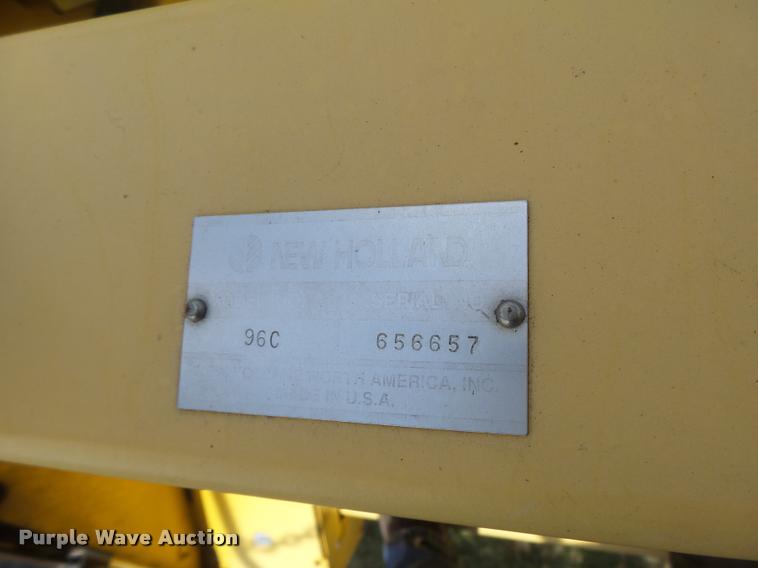 image for item DB1306 2001 New Holland 96C corn head