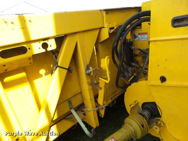 image for item DB1306 2001 New Holland 96C corn head
