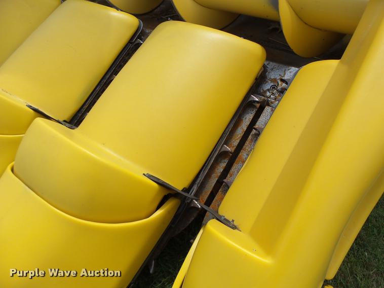 image for item DB1306 2001 New Holland 96C corn head