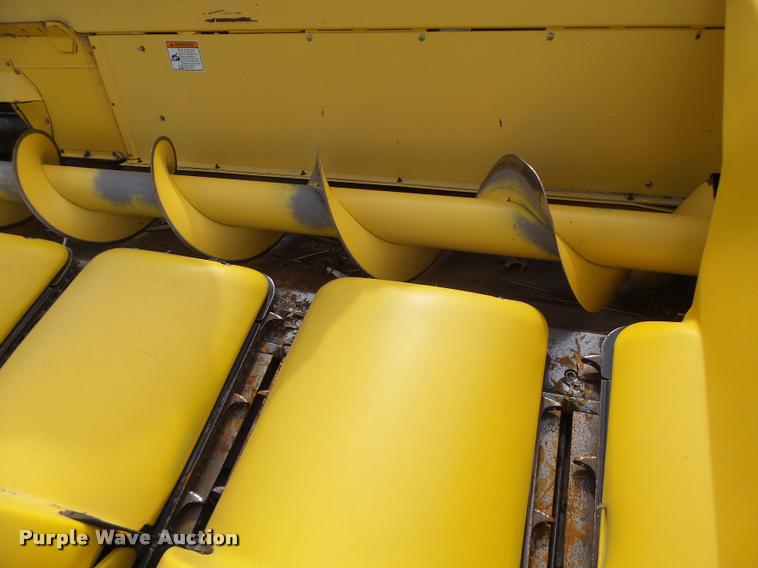 image for item DB1306 2001 New Holland 96C corn head
