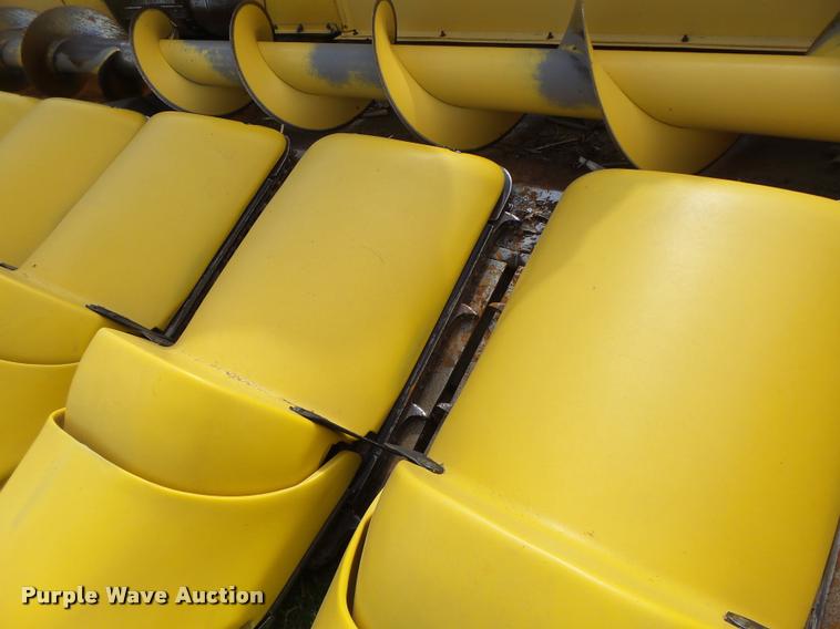 image for item DB1306 2001 New Holland 96C corn head