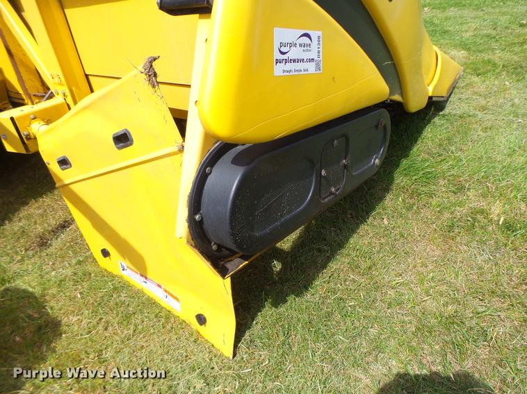 image for item DB1306 2001 New Holland 96C corn head