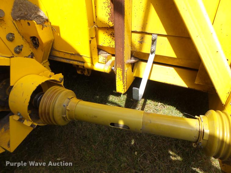 image for item DB1306 2001 New Holland 96C corn head