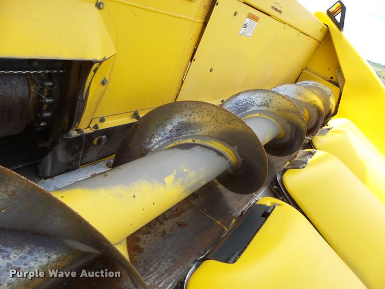 image for item DB1306 2001 New Holland 96C corn head