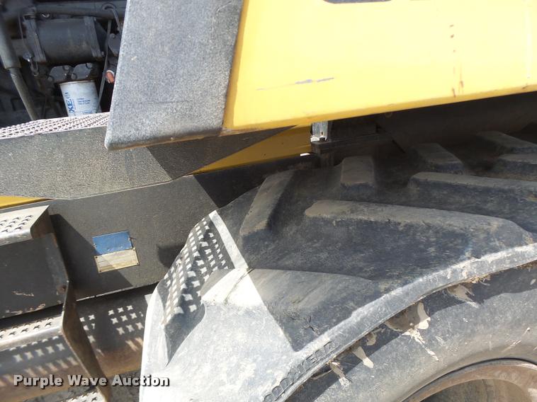 image for item DB1313 Caterpillar Challenger 65 tractor