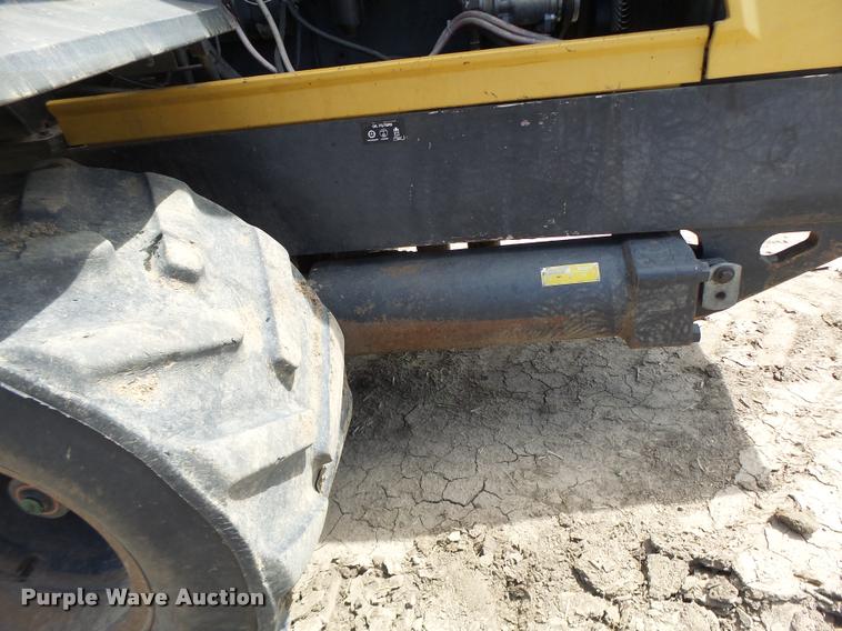 image for item DB1313 Caterpillar Challenger 65 tractor