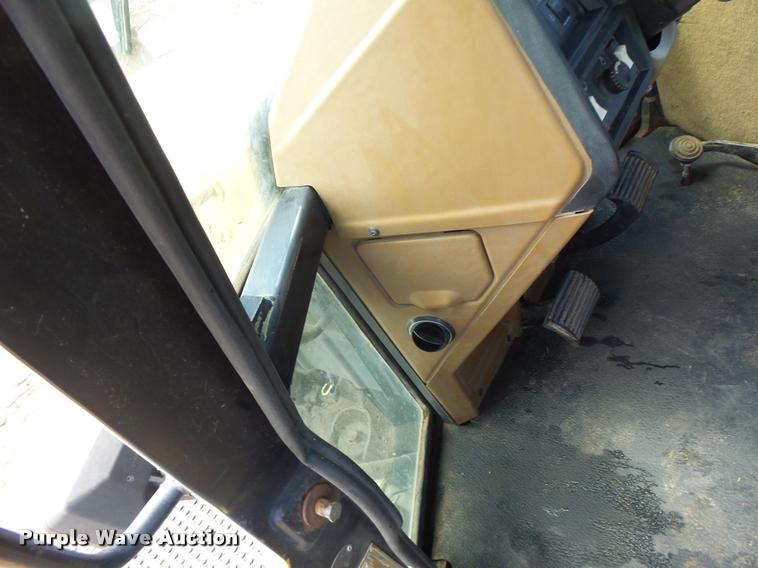 image for item DB1313 Caterpillar Challenger 65 tractor