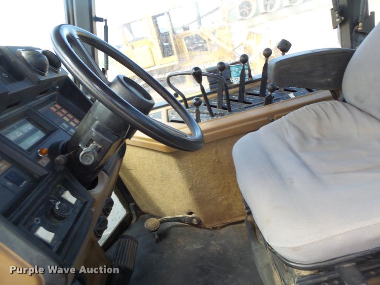 image for item DB1313 Caterpillar Challenger 65 tractor