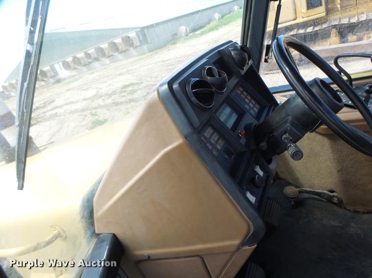 image for item DB1313 Caterpillar Challenger 65 tractor