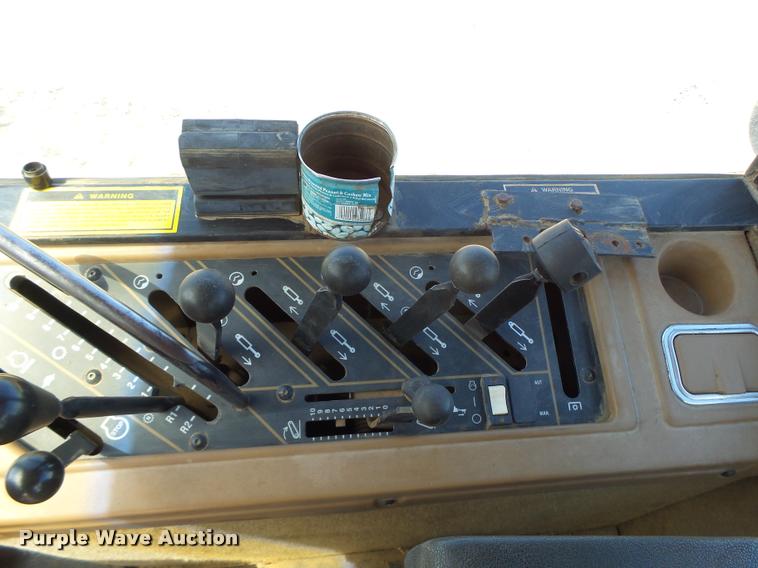 image for item DB1313 Caterpillar Challenger 65 tractor