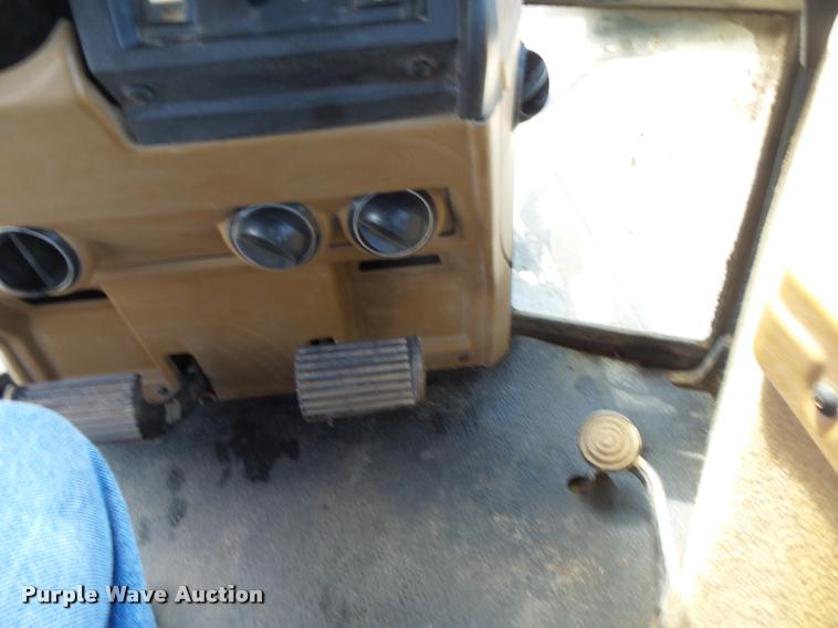 image for item DB1313 Caterpillar Challenger 65 tractor