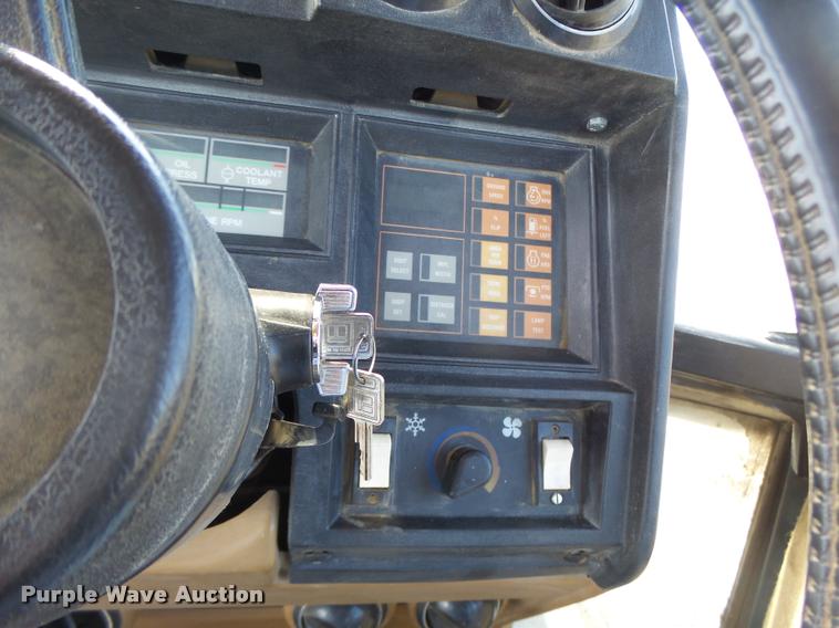 image for item DB1313 Caterpillar Challenger 65 tractor