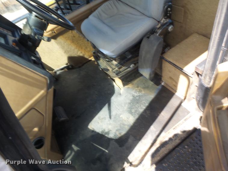 image for item DB1313 Caterpillar Challenger 65 tractor