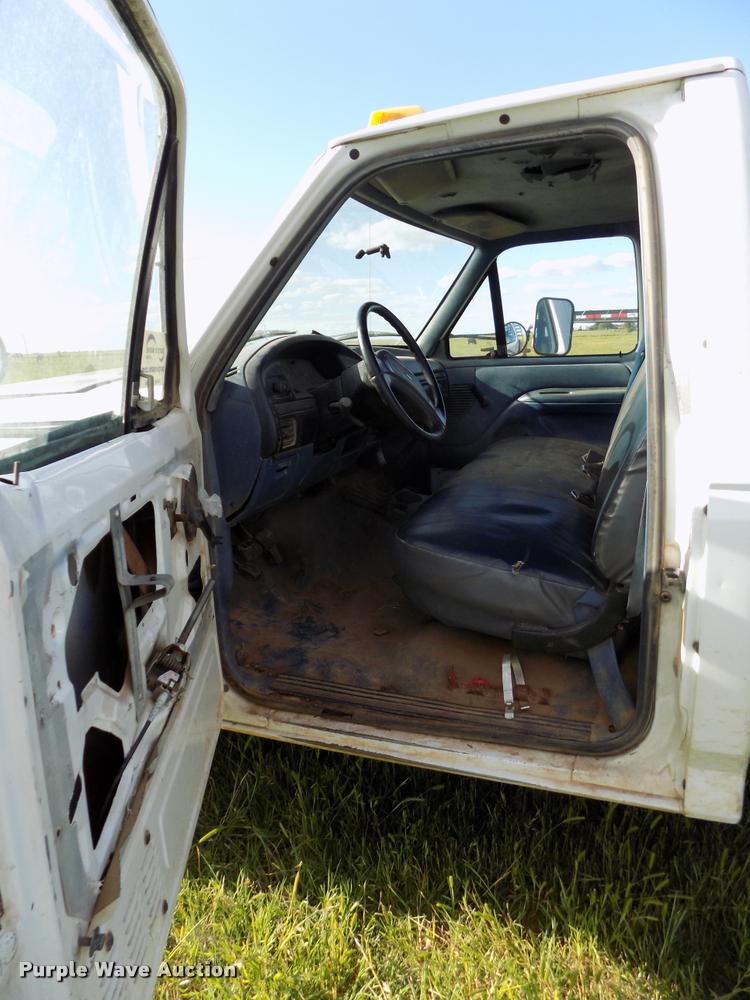 image for item DB2282 1994 Ford F450 Super Duty flatbed truck