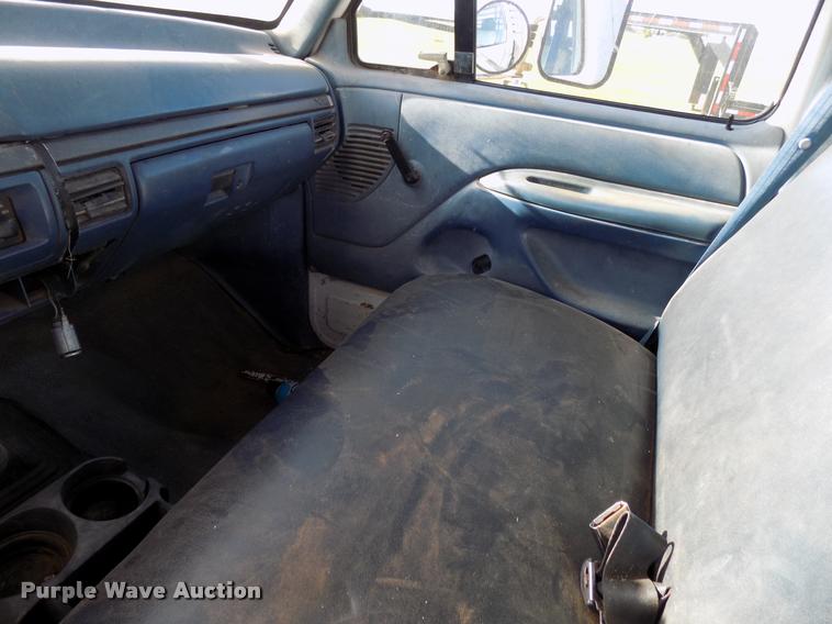 image for item DB2282 1994 Ford F450 Super Duty flatbed truck