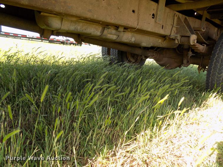 image for item DB2282 1994 Ford F450 Super Duty flatbed truck