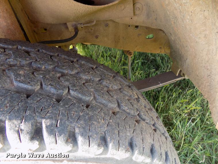 image for item DB2282 1994 Ford F450 Super Duty flatbed truck