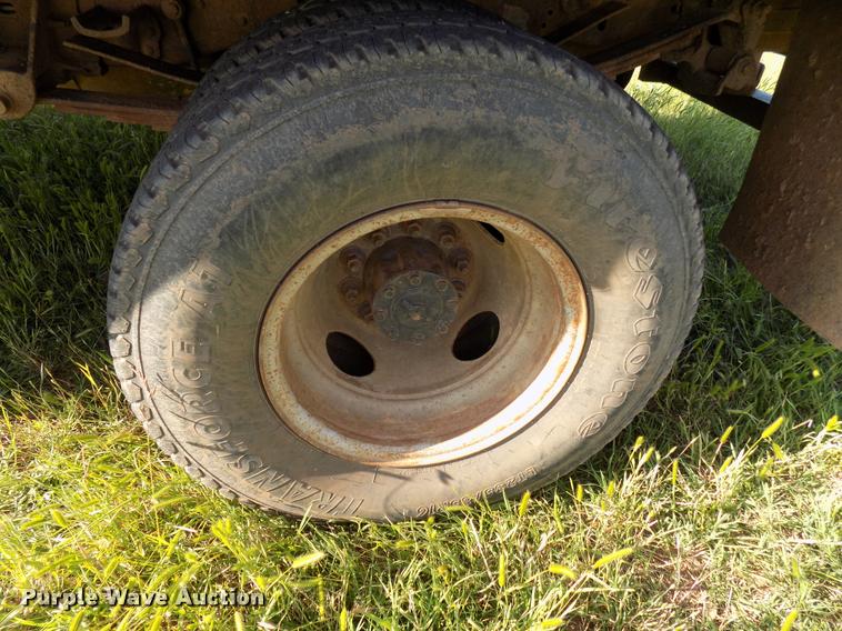 image for item DB2282 1994 Ford F450 Super Duty flatbed truck