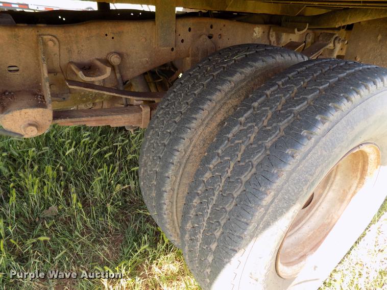 image for item DB2282 1994 Ford F450 Super Duty flatbed truck