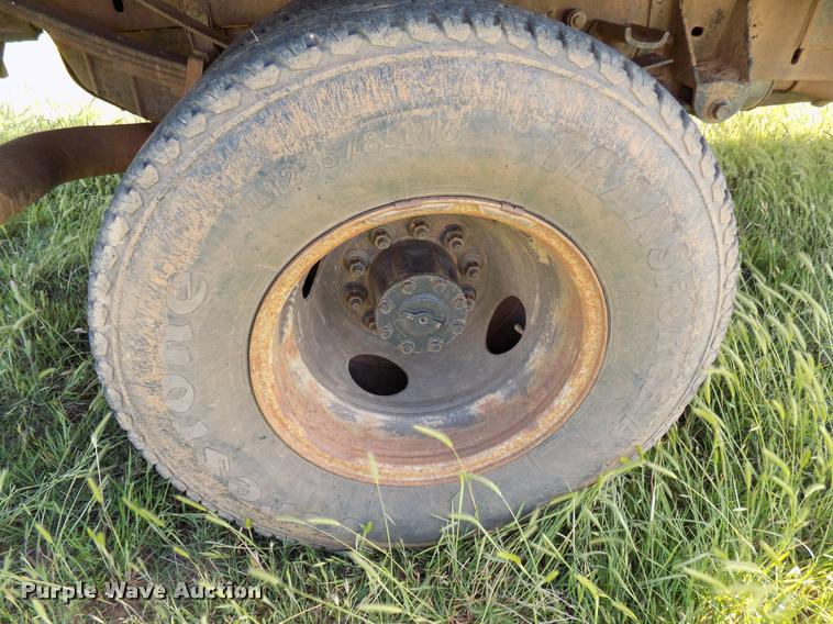 image for item DB2282 1994 Ford F450 Super Duty flatbed truck