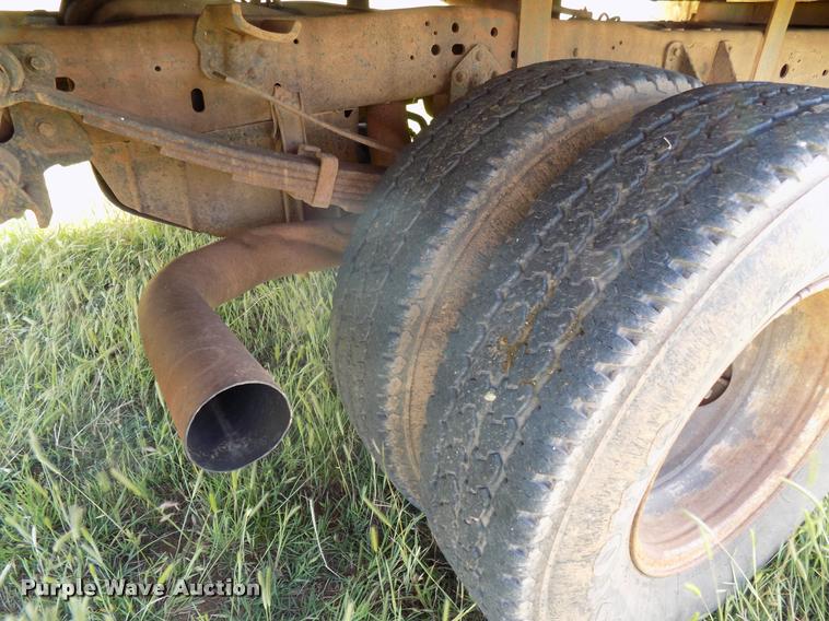 image for item DB2282 1994 Ford F450 Super Duty flatbed truck