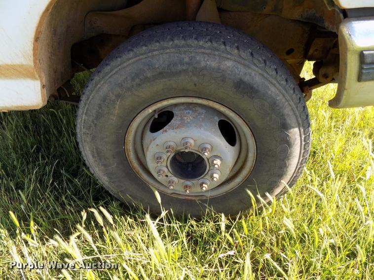 image for item DB2282 1994 Ford F450 Super Duty flatbed truck