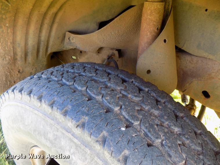 image for item DB2282 1994 Ford F450 Super Duty flatbed truck