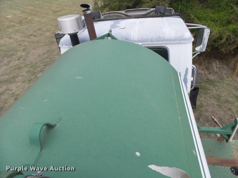 image for item DB2543 1989 International Loral 85/55 Easy-Rider 2000C applicator truck