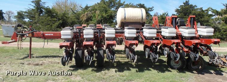 image for item DB2550 1997 White 6186 planter