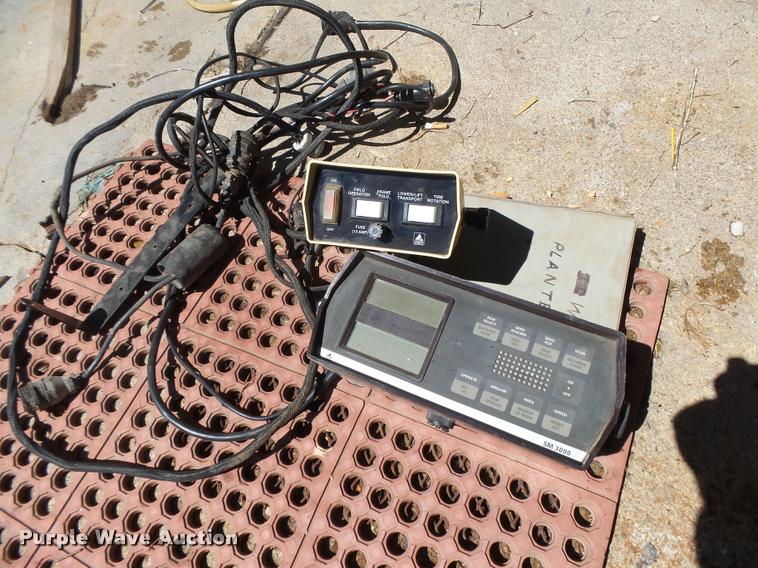 image for item DB2550 1997 White 6186 planter