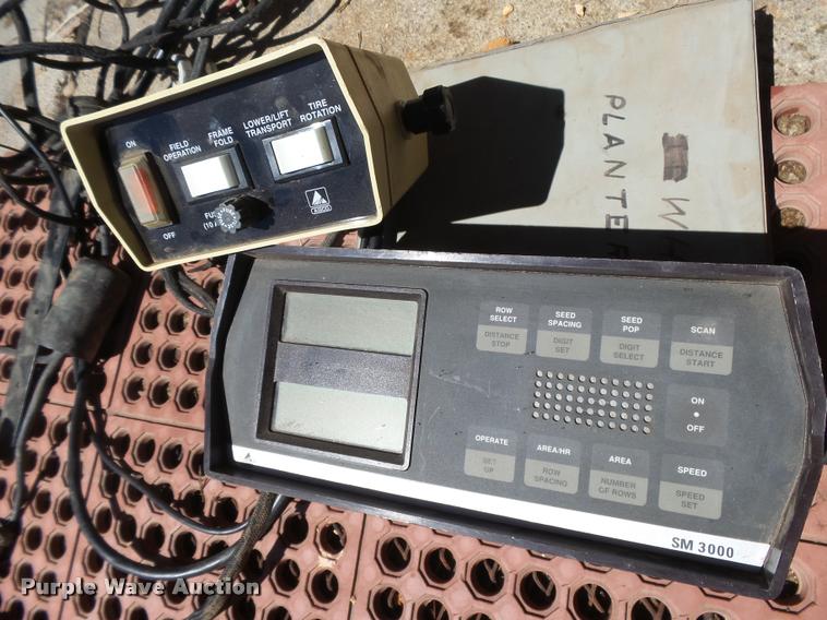 image for item DB2550 1997 White 6186 planter