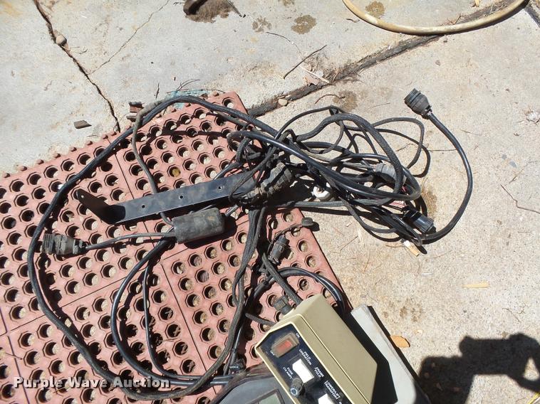 image for item DB2550 1997 White 6186 planter