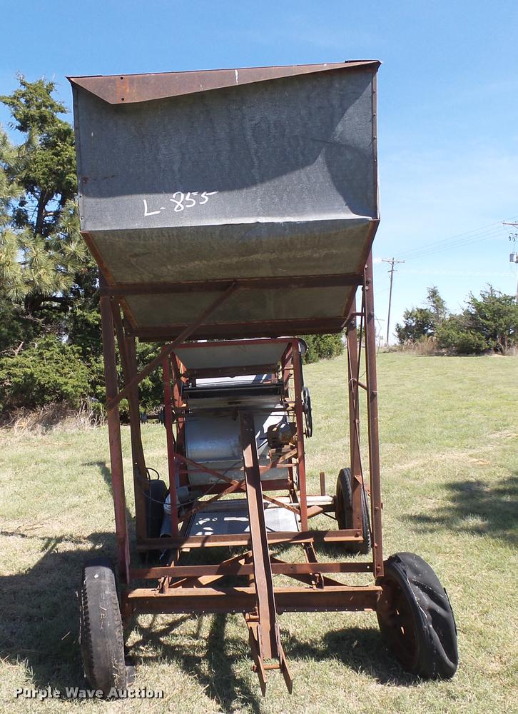 image for item DB2553 Gleaner Link Aero seed cleaner